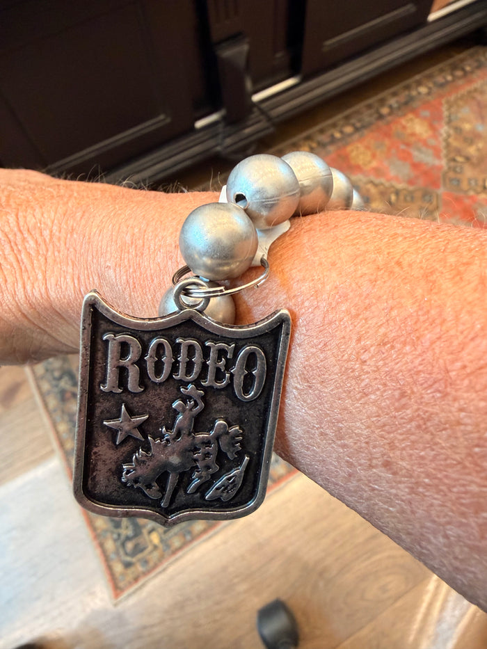 Rodeo pendant stretch pearl bracelet with silver charm and star/cowboy motif