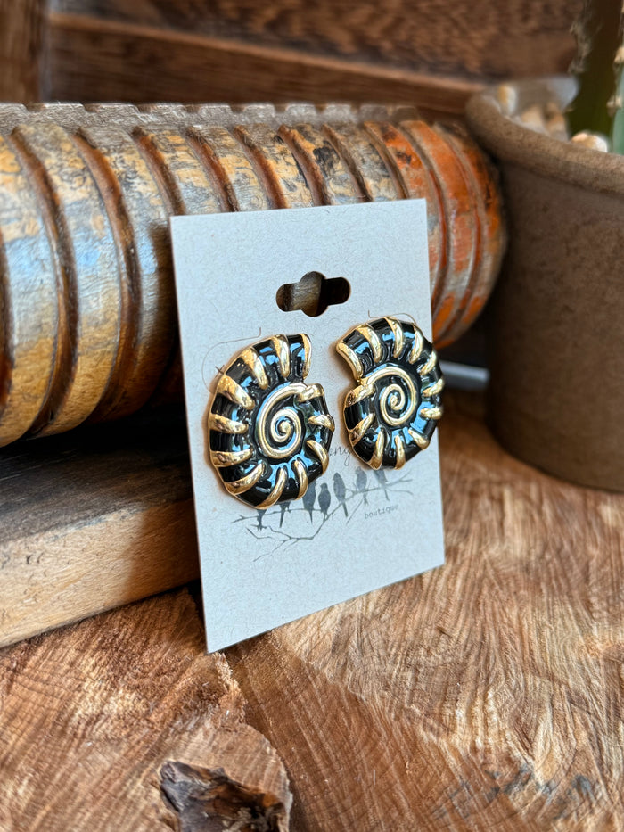 Black and gold shell stud earrings, spiral swirl stud face detail