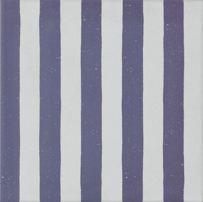 Pattern of vertical blue and white stripes on a tile