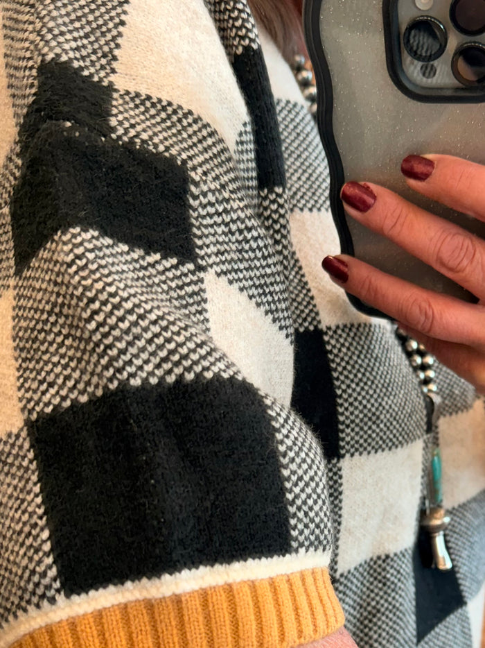 Oatmeal/Black Checkered Short Sleeve Sweater