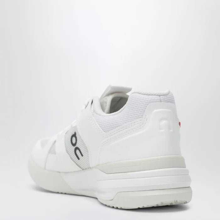 On - The Roger Clubhouse Pro tennis shoes in white/ice