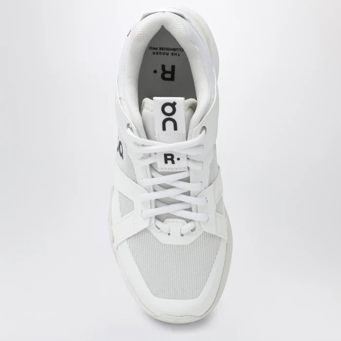 On - The Roger Clubhouse Pro tennis shoes in white/ice