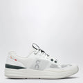 On - THE ROGER Pro tennis shoes in mesh, white/evergreen