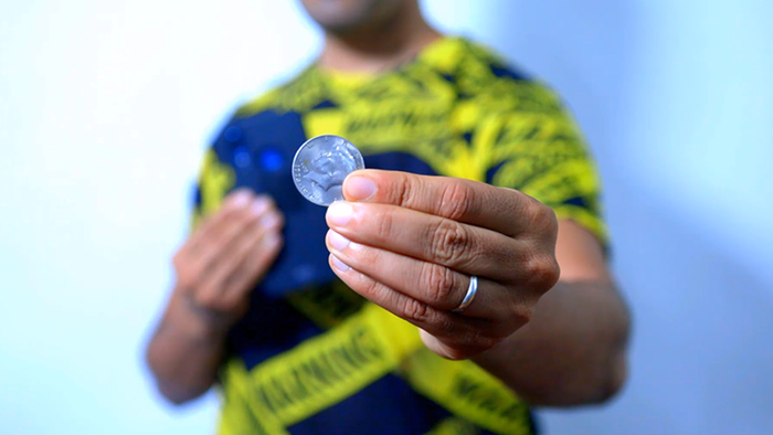 SUPER COIN 2.0 (Gimmicks and Online Instructions) by Mago Flash!