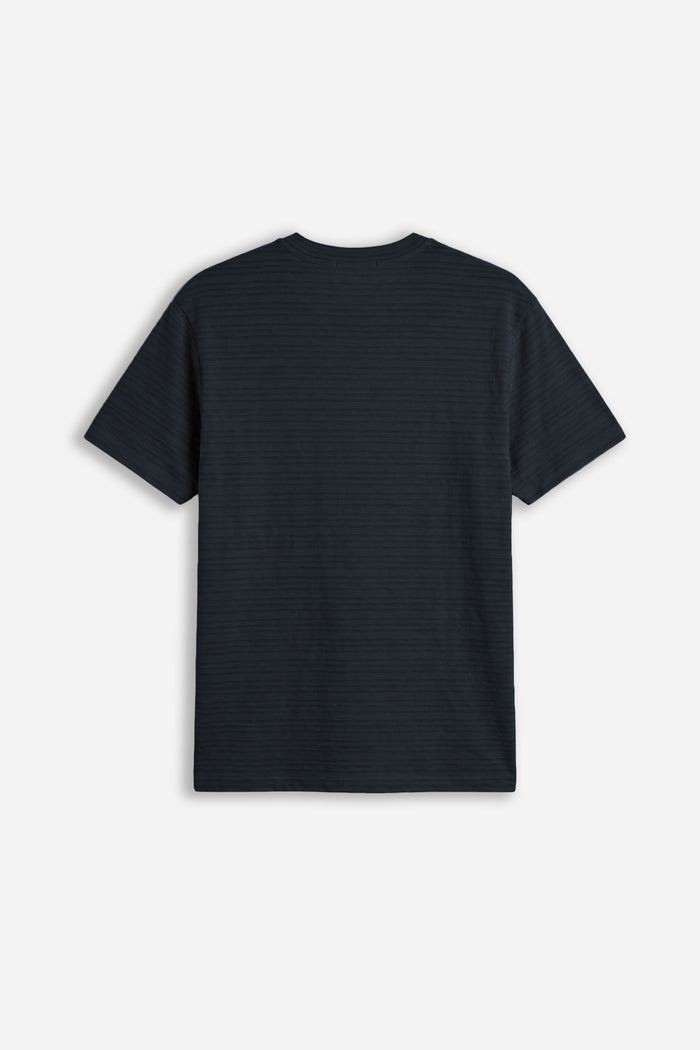 T-SHIRT GIROCOLLO CON TRAMA IN RILIEVO E TASCHINO BLEU